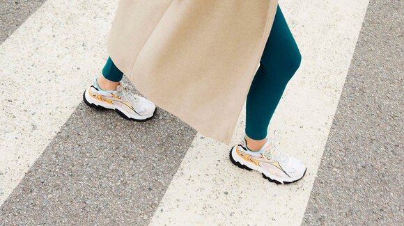 le look (facile et confortable) de ce modèle Bershka a fait crever le thermomètre du 'cool'