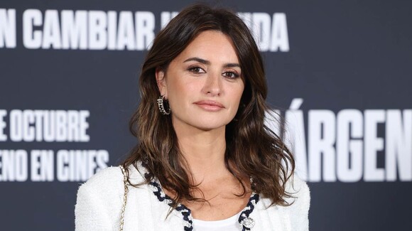 c'est ainsi que Penélope Cruz porte l'accessoire bijou qui obsède le 'street style'