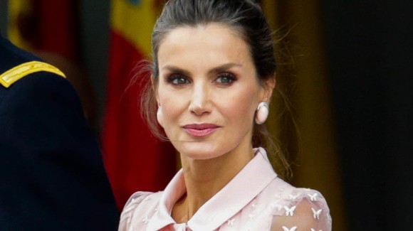 Les 18 looks de la reine Letizia