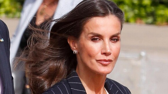 La reine Letizia utilise le costume tendance de 2022 pour mettre le cap sur l'Allemagne