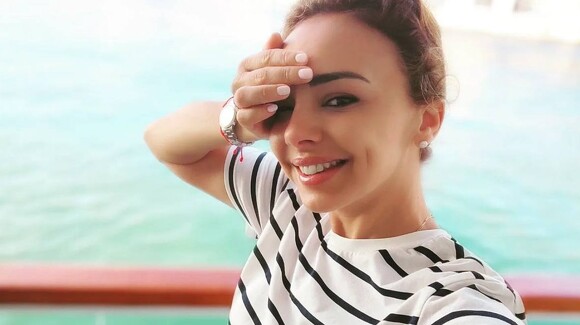 Le body "échancré" de Chenoa qui résoudra vos looks