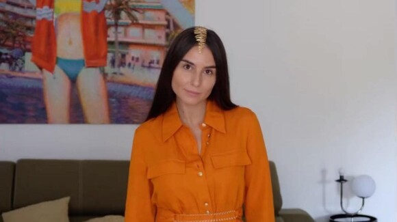 Avec un seul collier, vous pouvez complètement changer une robe selon Erea Louro