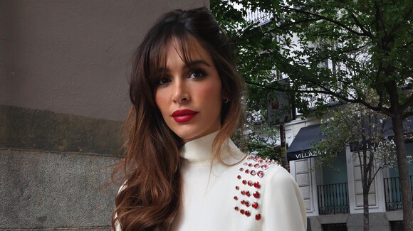 Rocío Osorno rehausse une tenue en maille de H&M avec la plus belle blouse bijou de Zara