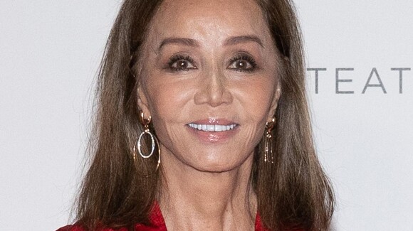 Isabel Preysler sait que cette combinaison rouge fait automatiquement de vous l'invitée idéale