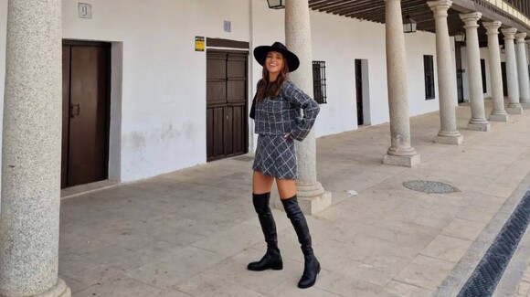 Paula Echevarría fait du tourisme avec les bottes de mousquetaire idéales