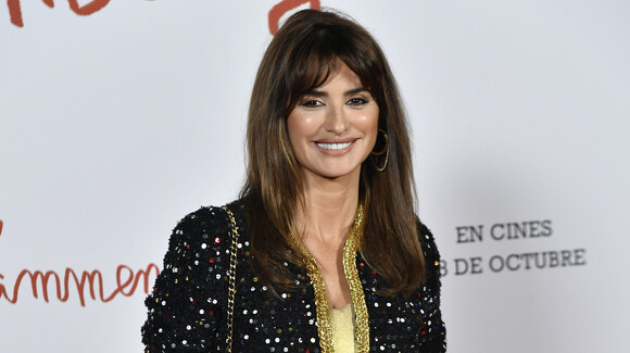 Penelope Cruz lance la tendance sur le tapis rouge avec un "total look" de sequins Chanel