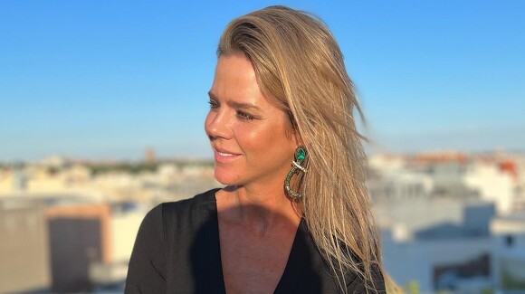 Amelia Bono et le sweat Zara que vous porterez en tenue de nuit ou à la salle de sport