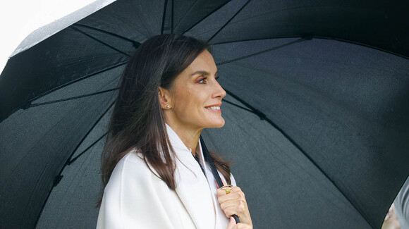 Toutes les fois où la reine Letizia nous a fait tomber amoureux d'une cape (en plus des prix Princesse des Asturies 2022)