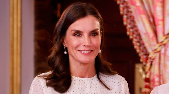 La reine Letizia réédite une robe de l'Infante Sofía (et ce n'est pas la première fois qu'elle "pille" la garde-robe de ses filles !)