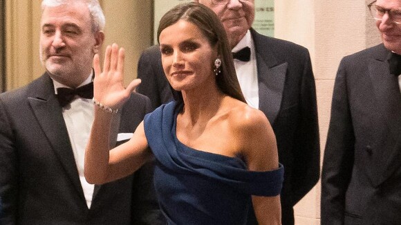 La reine Letizia récupère ses robes de gala asymétriques les plus sophistiquées
