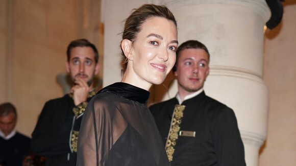 la cape que Marta Ortega a créée avant tout le monde et qui est parfaite pour les invités d'hiver