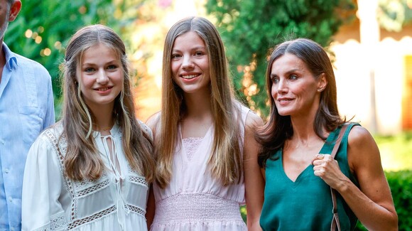 toutes les fois que la reine a échangé des vêtements et des bijoux avec ses filles