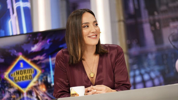 Tamara Falcó et la robe en satin Mango qui privilégie toutes les silhouettes