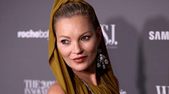 Kate Moss est la muse de la tendance robe transparente (et elle la porte avec autant de style qu'il y a 20 ans)