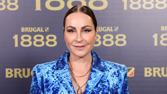 Ana Milán a le costume de velours que vous allez signer pour tous vos événements de Noël