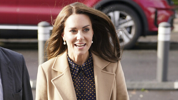 Kate Middleton sait qu'un manteau en tissu va être l'essentiel pour l'hiver (et que l'imprimé à pois ne manque jamais)