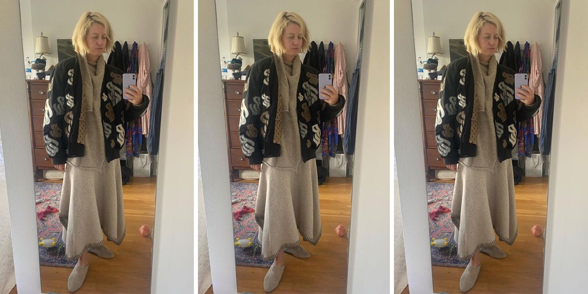 Cette jupe rend la tenue beige non ennuyeuse