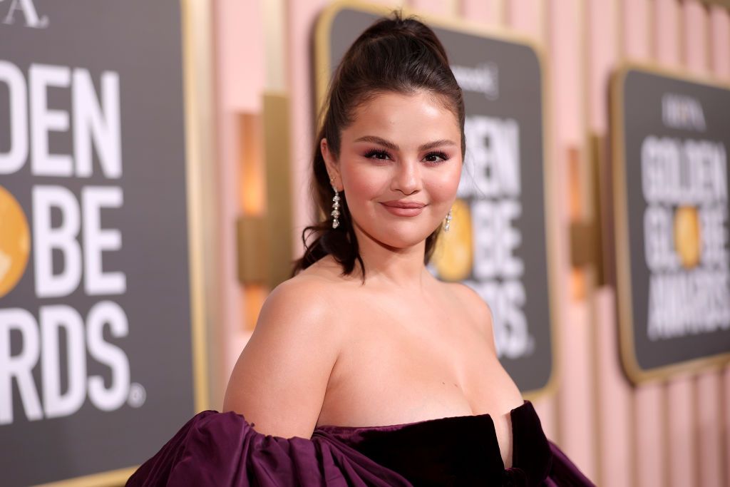 Selena Gomez’s Golden Globes Look Was One For the Books—Here’s How to Recreate Her Sleek Pony & Glowing Skin