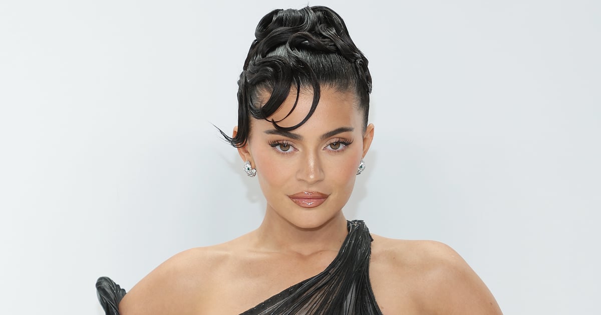 Kylie Jenner porte une combinaison transparente Alaïa pour le réveillon du Nouvel An