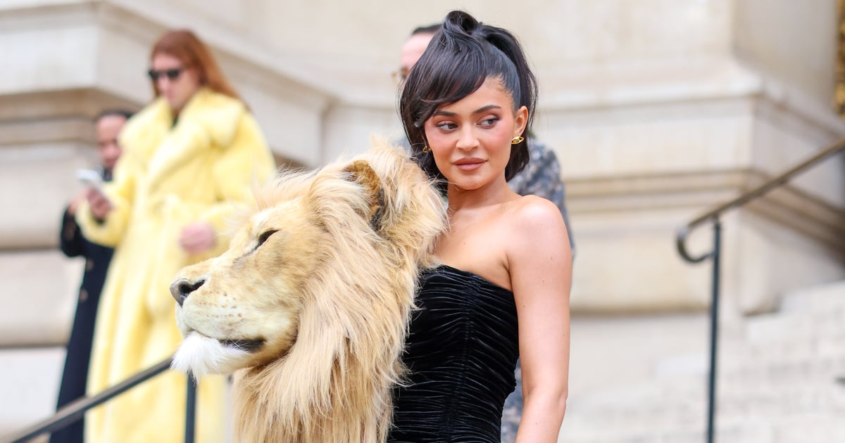 La robe tête de lion de Kylie Jenner au défilé Schiaparelli Paris