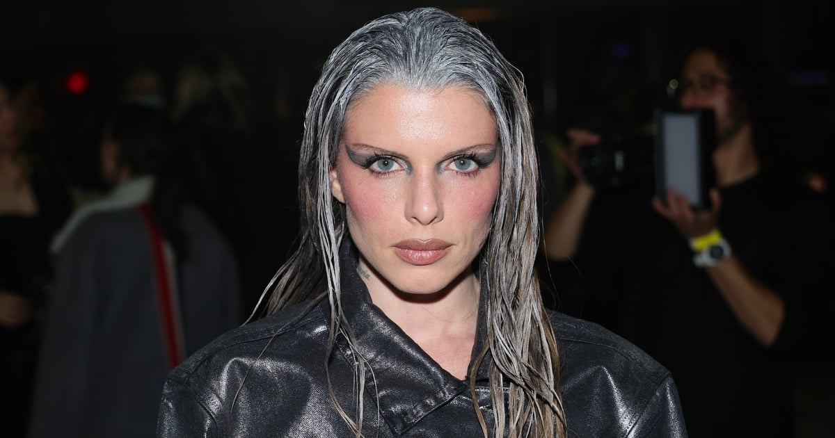 Julia Fox parle du Botox et de la liposuccion