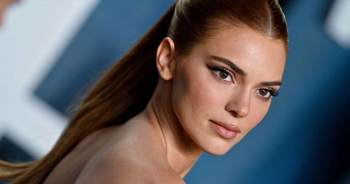 Kendall Jenner dans une robe découpée Jean Paul Gaultier |  Photos