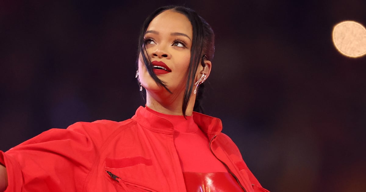 La combinaison rouge de Rihanna au spectacle de la mi-temps du Super Bowl
