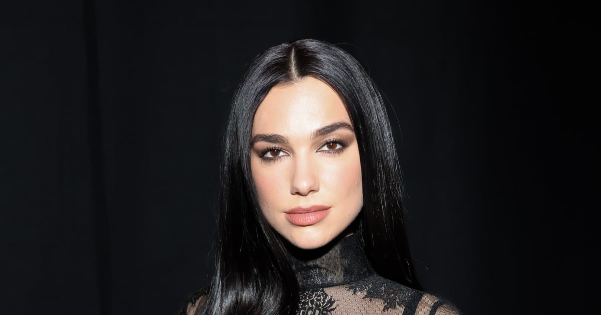 La combinaison transparente de Dua Lipa à la Fashion Week de Milan
