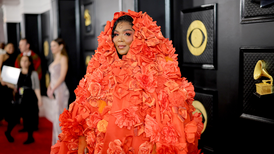 Forget Vocal Arrangements, Lizzo Just Wore A Full Flower Arrangement To The 2023 Grammy Awards