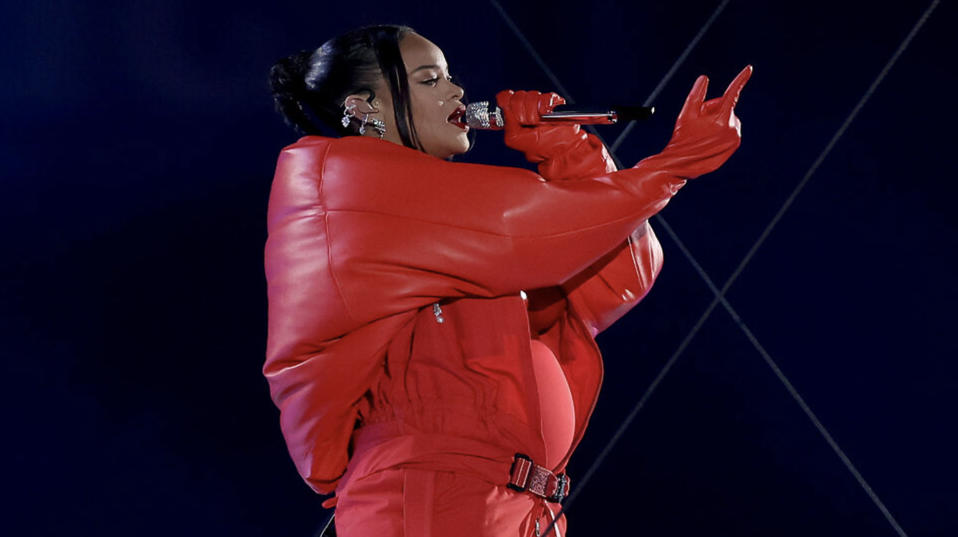 Rihanna Super Bowl Photos: Is She Pregnant Again?!