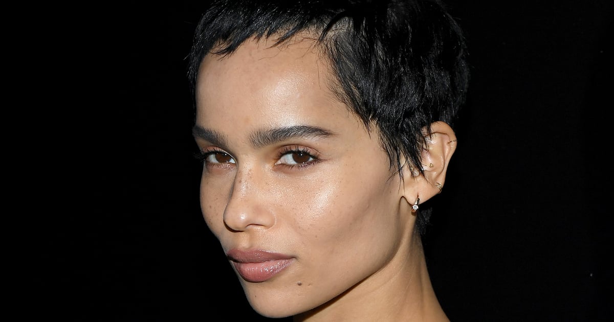 La coiffure chignon de Zoë Kravitz pour la Fashion Week de Paris