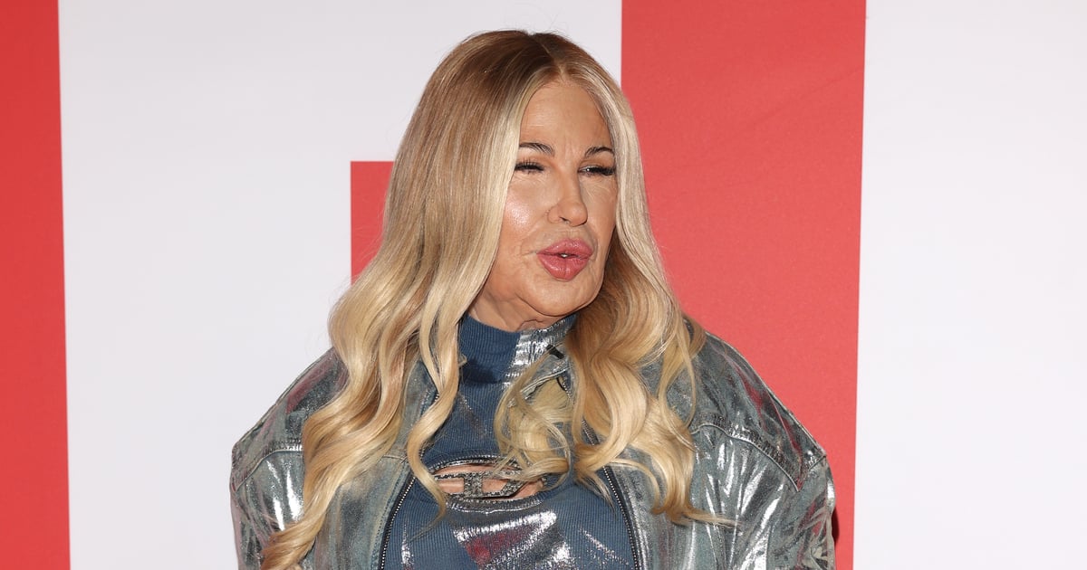 L'artiste drag Alexis Stone se transforme en Jennifer Coolidge