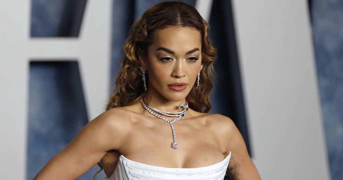 Le haut nu en filet de Rita Ora en vacances