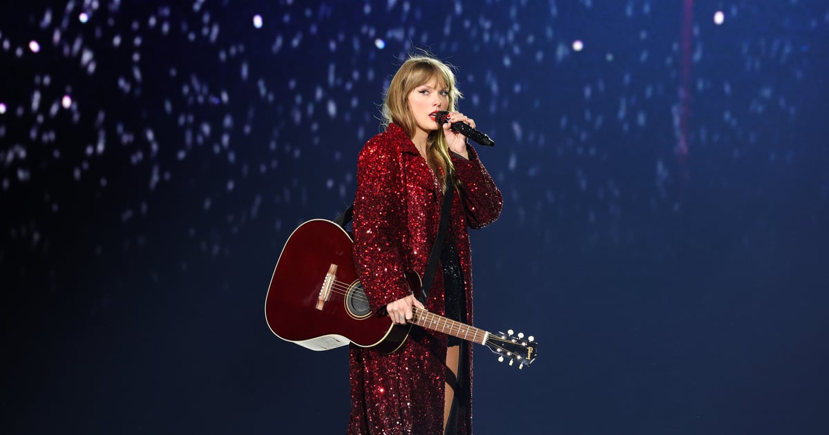 Chrome Nails de Taylor Swift aux iHeart Radio Awards 2023