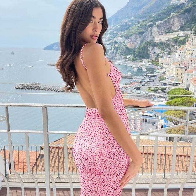 KMBANGI Robe longue dos nu en Amazone rose floral