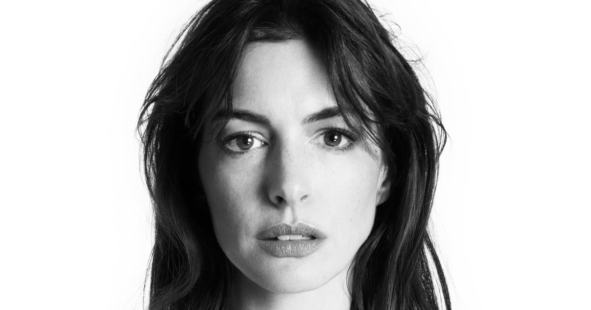 Anne Hathaway joue dans la campagne Icons Collection de Versace