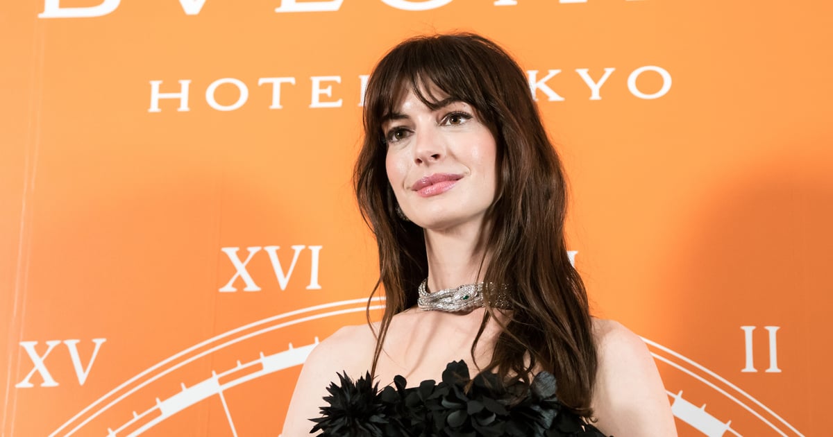 La robe Givenchy Rosette d'Anne Hathaway à l'hôtel Bulgari
