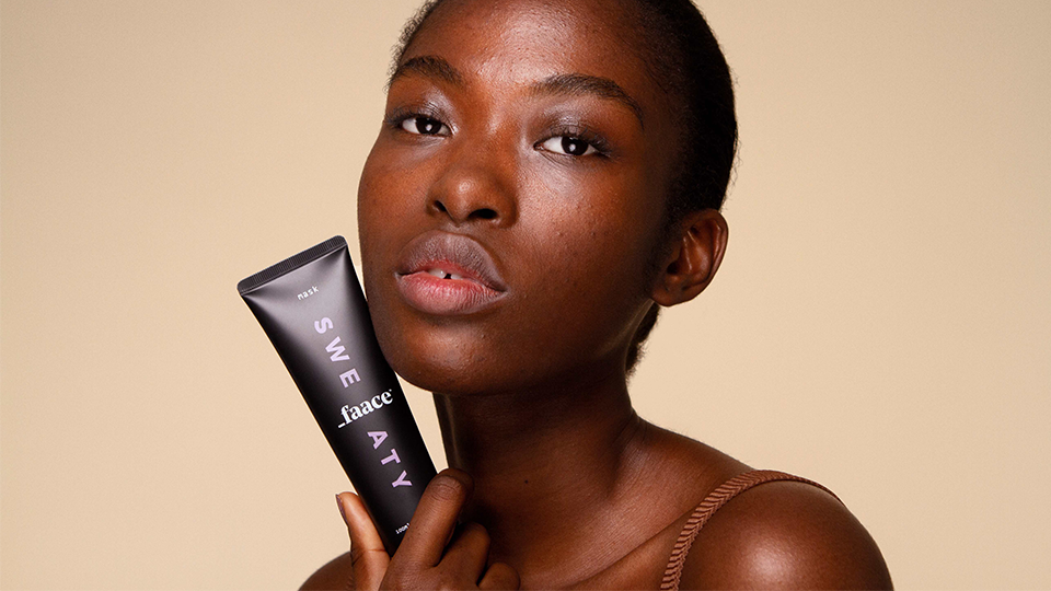 This Pore-Clearing Face Mask Doubles As a Primer For People Who Sweat a Lot
