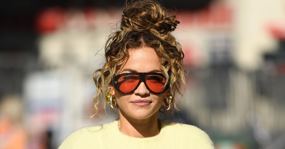 Rita Ora porte une jupe mi-longue en cuir Ab-Baring