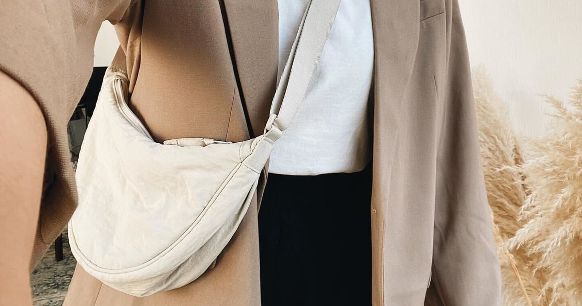 Sac à bandoulière Uniqlo approuvé par TikTok |  POPSUGAR Mode Royaume-Uni