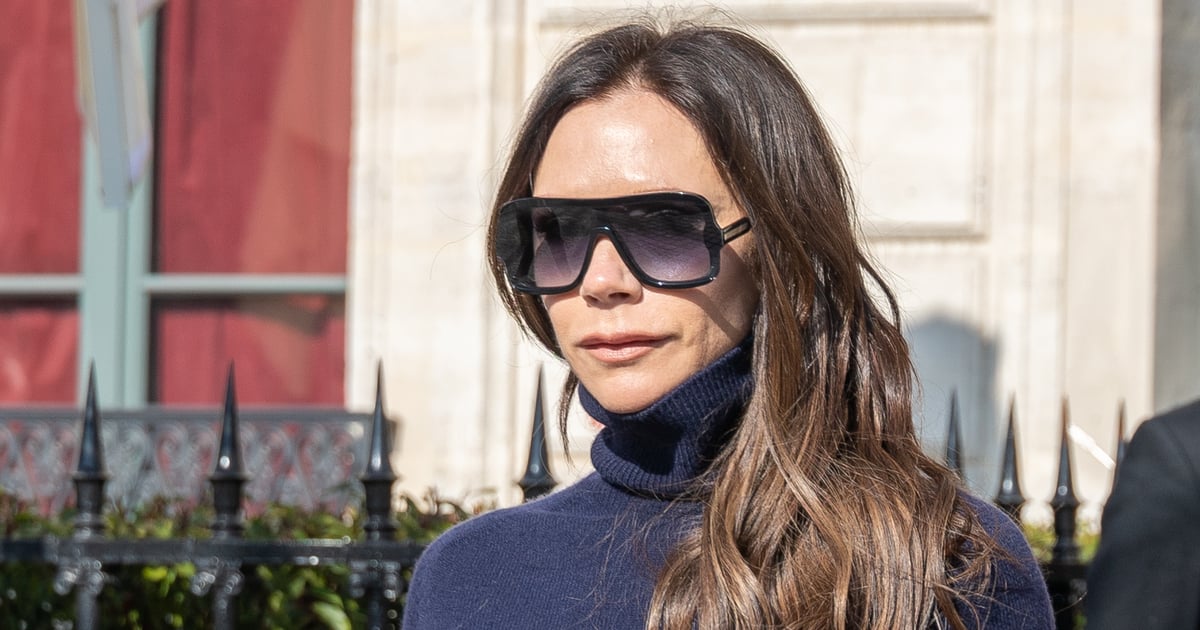 Victoria Beckham porte une robe plongeante extrême à la piscine