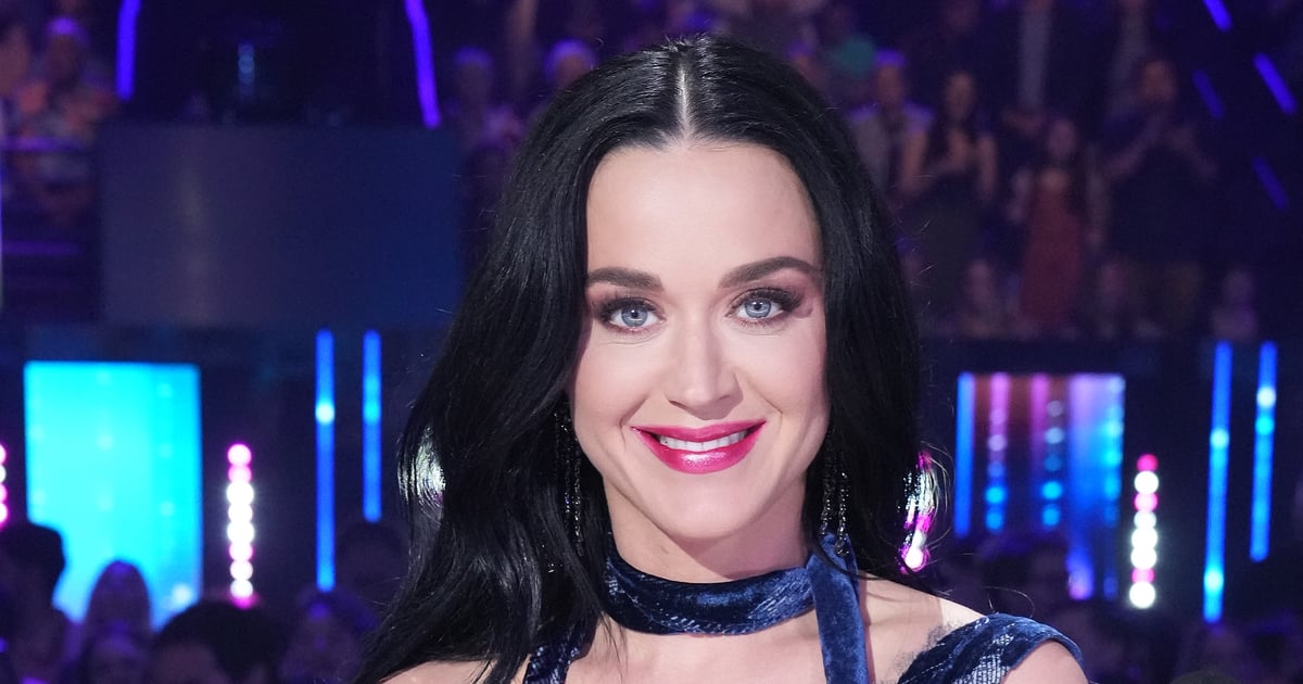 La coupe de cheveux de Katy Perry avec une micro frange et un chignon