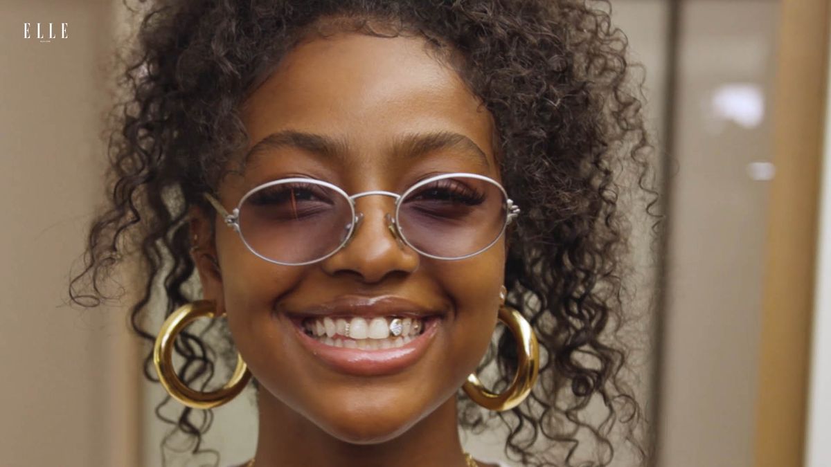 Image d'affiche du lecteur vidéo avant-première pour Harper's Bazaar US - Waking Up With Series