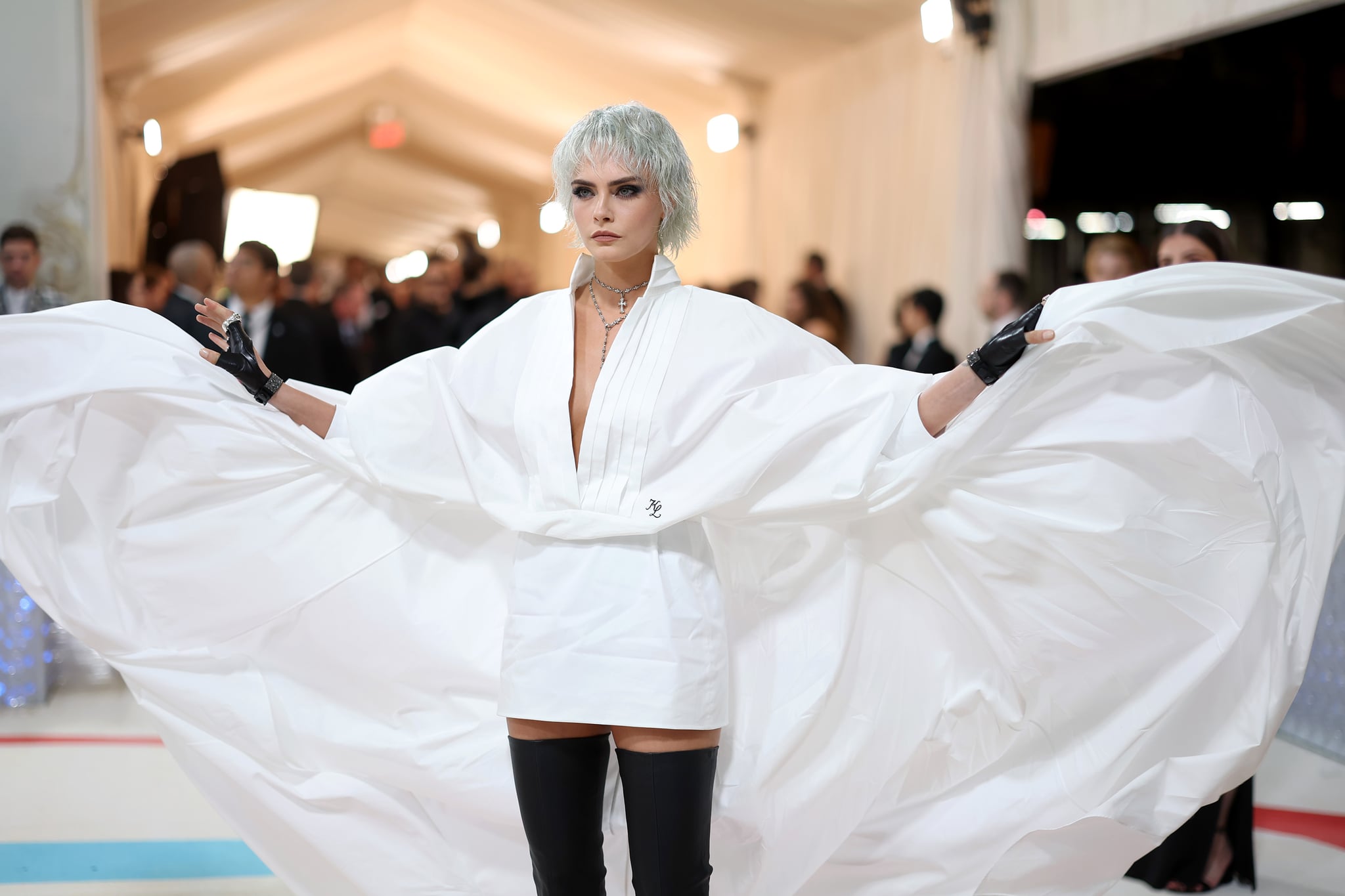 NEW YORK, NEW YORK - 01 MAI : Cara Delevingne assiste au gala du Met 2023 célébrant 
