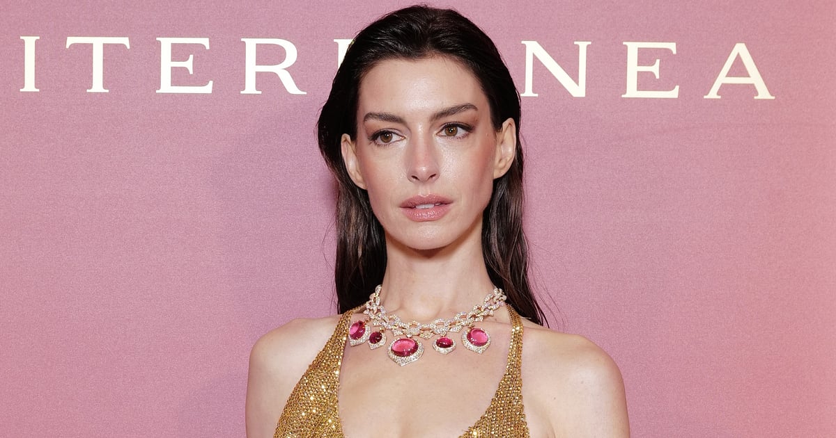 La robe à capuche d'Anne Hathaway au Bulgari High Jewellery Event