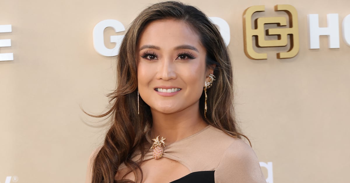 La robe ananas découpée d'Ashley Park au gala d'or