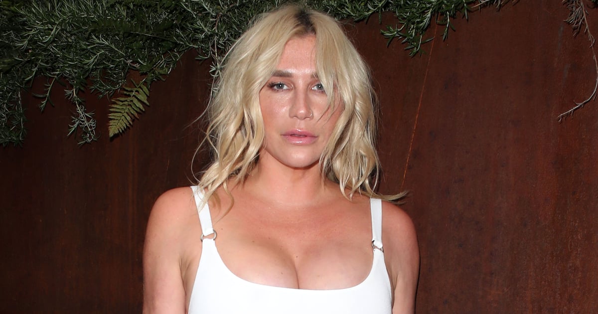 La robe blanche découpée de Kesha à Londres