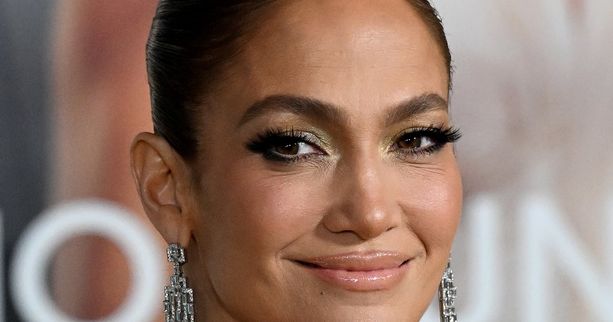 Strawberry-Milk Nails de Jennifer Lopez à "The Flash"