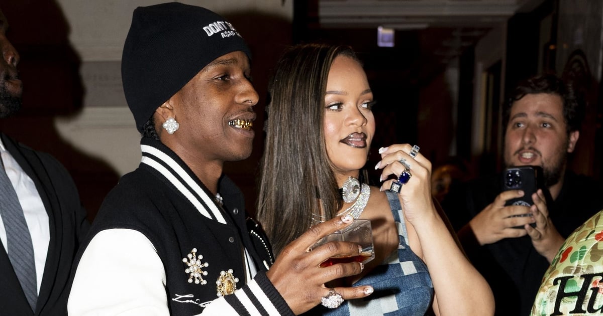 La combinaison en jean de Rihanna au défilé Louis Vuitton