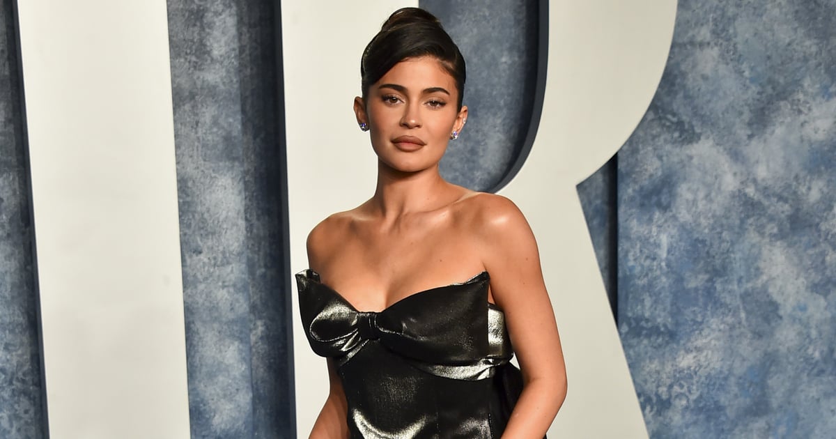 Kylie Jenner porte une combinaison en latex blanc sur TikTok